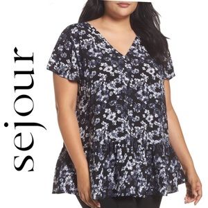 NWT✨SEJOUR✨Pretty Black Floral Peplum Top!